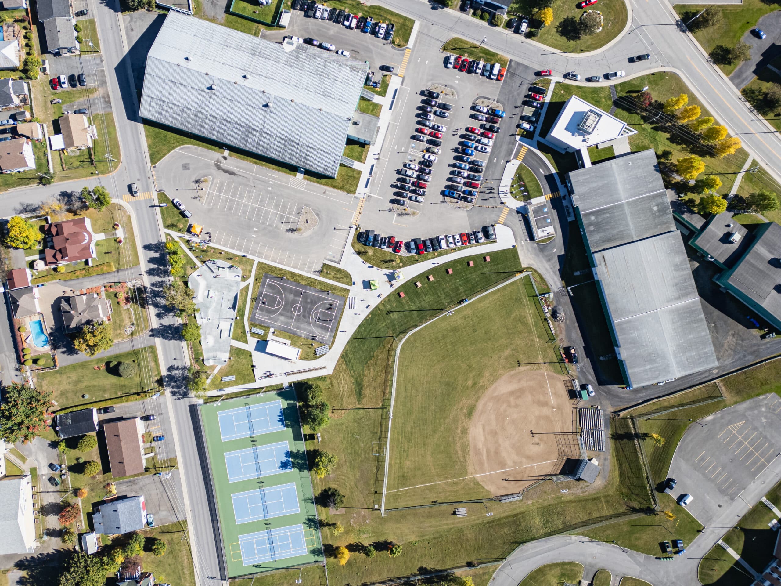 Vue aérienne carrefour sportif et hôtel de ville septembre 2025